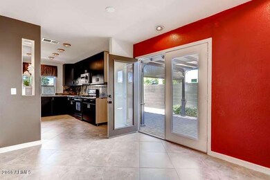 4640 E Torrey Pines Ln-small-006-4-Dinin