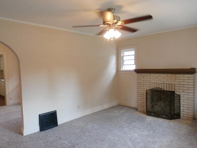 Living Room W/Gas Fireplace W/Remote
