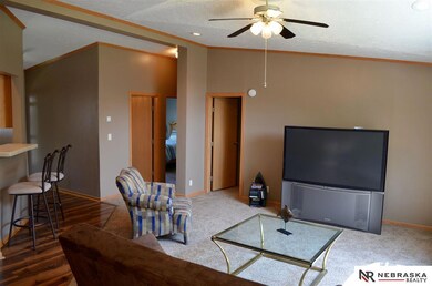 8410 Auburn Ct, Plattsmouth, NE 68048 - photo 2