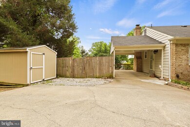 6821 Stoneybrooke Ln, Alexandria, VA 22306 - photo 4