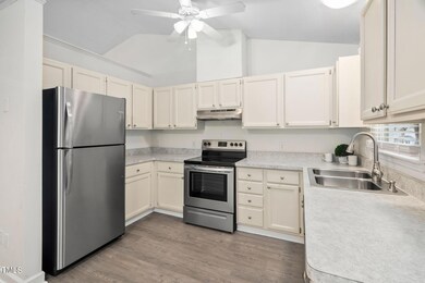 6-web-or-mls-117-abercrombie-rd