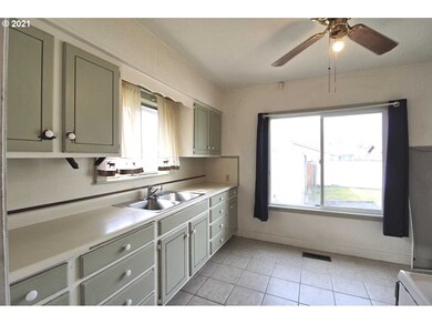 547 Oregon Way, Longview, WA 98632 - photo 6