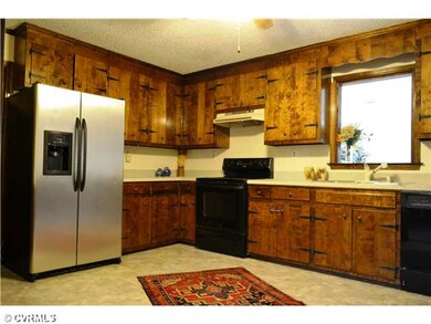 Kitchen - Eat-in stainless frig, plenty of prepara