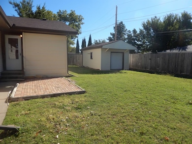 1604 E 29th St, Hays, KS 67601 - photo 2