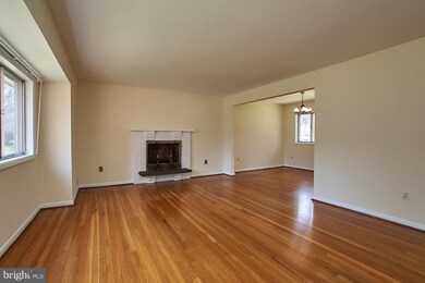 6541 Kerns Rd, Falls Church, VA 22044 - photo 3