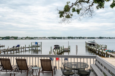 multiple level decks to beach & dock