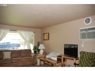 160 Rock St, Heppner, OR 97836 - photo 2