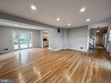 2440 Carey Ln, Vienna, VA 22181 - photo 3