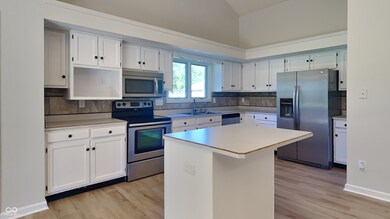 7765 Wooden Shoe Cir, Avon, IN 46123 - photo 4