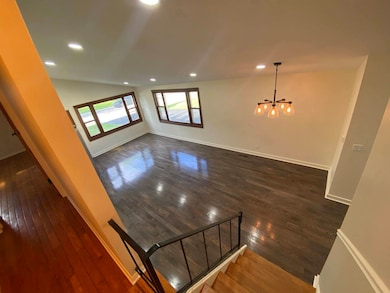 1717 Queens Ct, Carpentersville, IL 60110 - photo 4