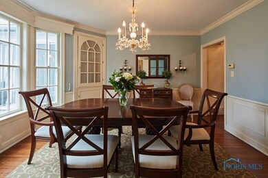Dining Room w/ built-ins
