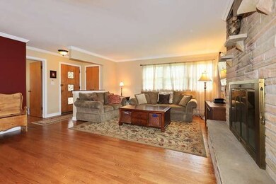 9517 W Oak Place, Des Plaines, IL 60016 - photo 2