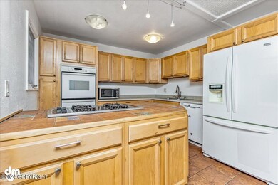 12-Kitchen 20240523-DW-2936