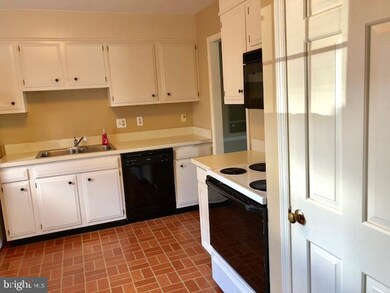 449 W Caracas Ave, Hershey, PA 17033 - photo 5