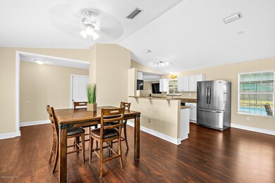 7209 Carlowe Ave, Cocoa, FL 32927 Living