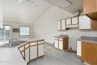 1708CedarHills_East_06