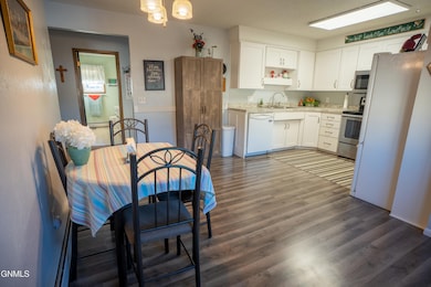 25-ROGTravis-1042-707 E Interstate Unit