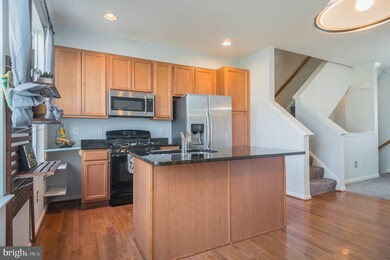 16767 Blackjack Oak Ln, Woodbridge, VA 22191 - photo 3