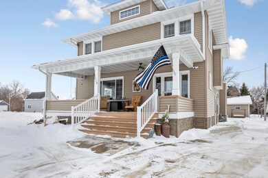 2 story w/open front porch