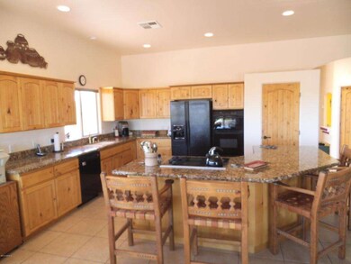 Kitchen w/ granite c/tops,all appliances