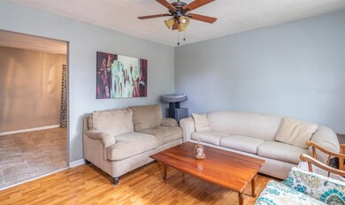 Newer light fixtures throughout