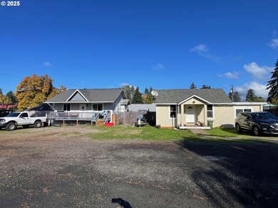 1028 E Grover Ave, Cottage Grove, OR 97424 - photo 2