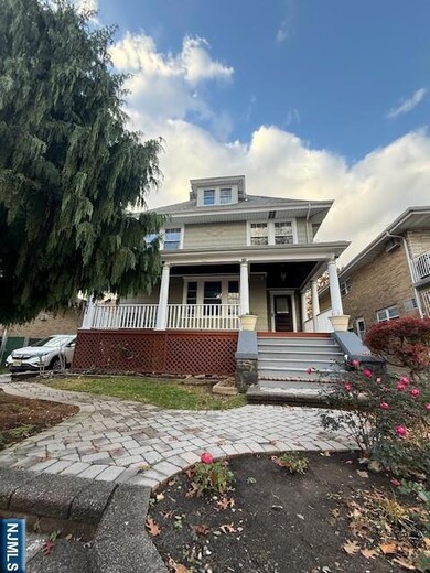 1067 Abbott Blvd unit 2, Fort Lee, NJ 07024 - photo 2