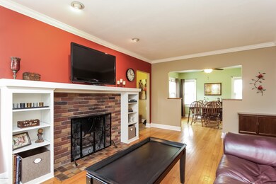 006-Living_Room-2760082-large