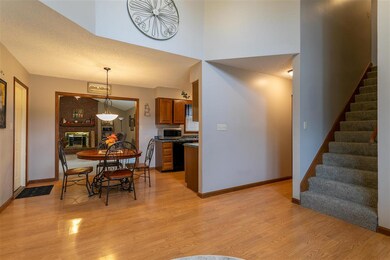 5255 W Sherwood Dr, Newburgh, IN 47630 - photo 4