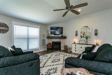 1916 Crimson Oak Dr, Maryville, IL 62062 - photo 4