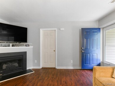 11512 Brandenburg Dr, Midlothian, VA 23112 - photo 2