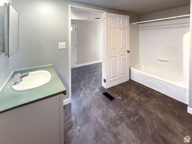 425 N Esquire Pkwy unit 16, Castle Dale, UT 84513 - photo 4