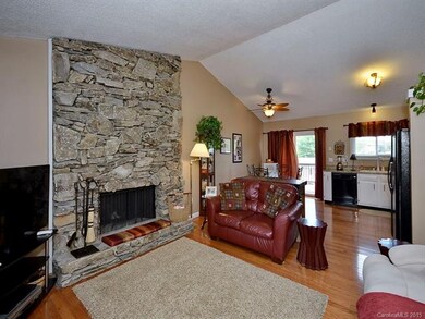 2 Apple Blossom Ln, Hendersonville, NC 28792 - photo 4