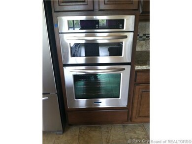 Kitchen. All kitchen aid built in applia