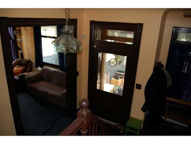 Entry/Foyer.