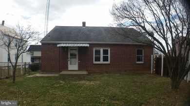 395 W Queen St, Chambersburg, PA 17201 - photo 2