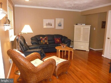 9690 Lindenbrook St, Fairfax, VA 22031 - photo 2