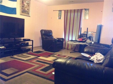 Side B, Living room
