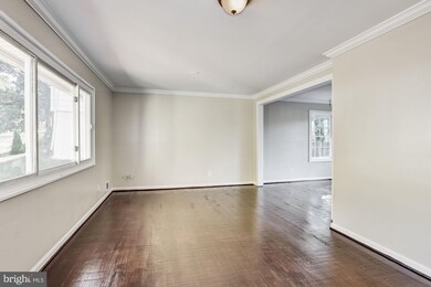 6001 Mustang Dr, Riverdale, MD 20737 - photo 2