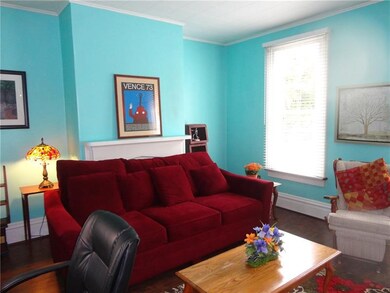BRIGHT AIRY LIVING ROOM.
