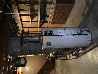 96 Kirk Dr, Springfield, MA 01109 - photo 3