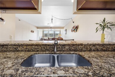 Beautiful granite kitchen countertops w/ a stunnin