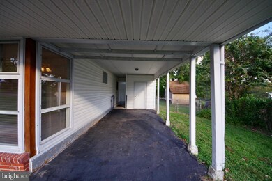 13707 Parkland Dr, Rockville, MD 20853 - photo 3