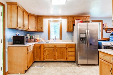 24 Ems R4b1 Ln, Pierceton, IN 46562 - photo 4