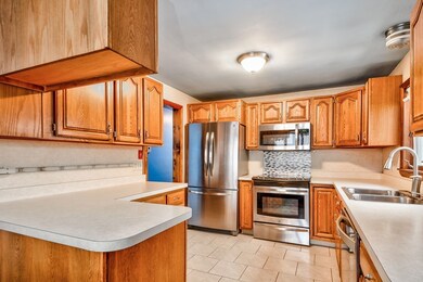 9 Hemlock Dr, Medway, MA 02053 - photo 5