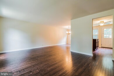 12622 Holkein Dr, Herndon, VA 20171 - photo 3