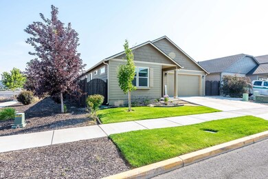 2502 NW Ivy Way, Redmond, OR 97756 - photo 4