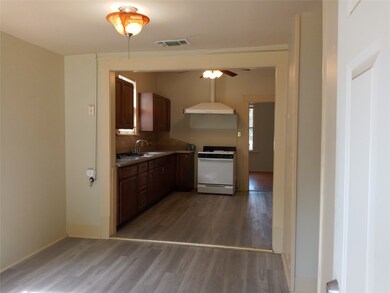 736 E 6th 1/2 St, Houston, TX 77007 - photo 5