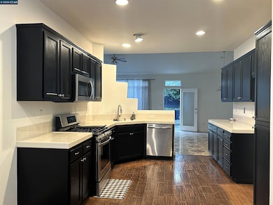 111 Steinbeck Ct, Pittsburg, CA 94565 - photo 7