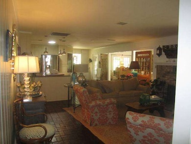 631 631 Tremont, Tyler, TX 75701 - photo 2